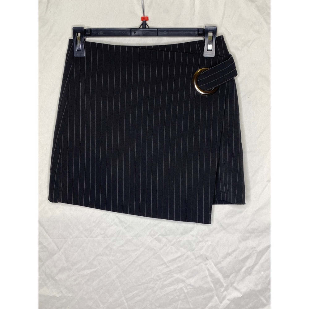 Pinstripe mini skirt with silver ring detail 🖤